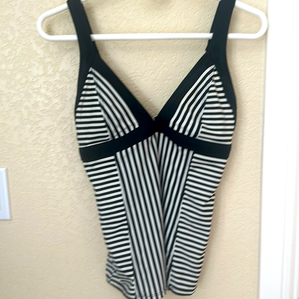 Athleta tankini Small black and white